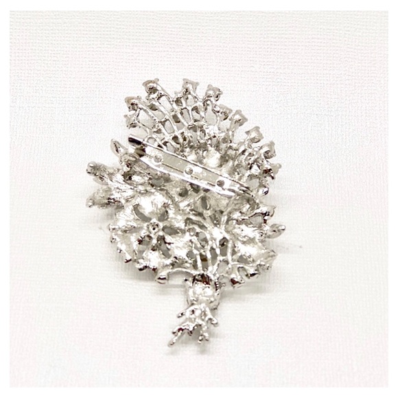 πFlower Bouquet Crystal Brooch - Picture 5 of 6